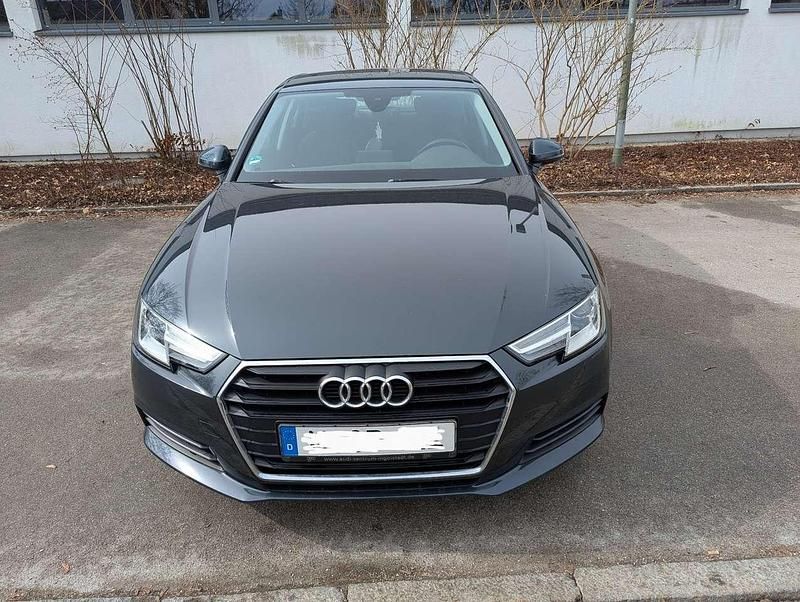 Grau Gebraucht 2019 Audi A4 Design Limousine | 21.500 € (Fairer Preis) - Bild 1/4