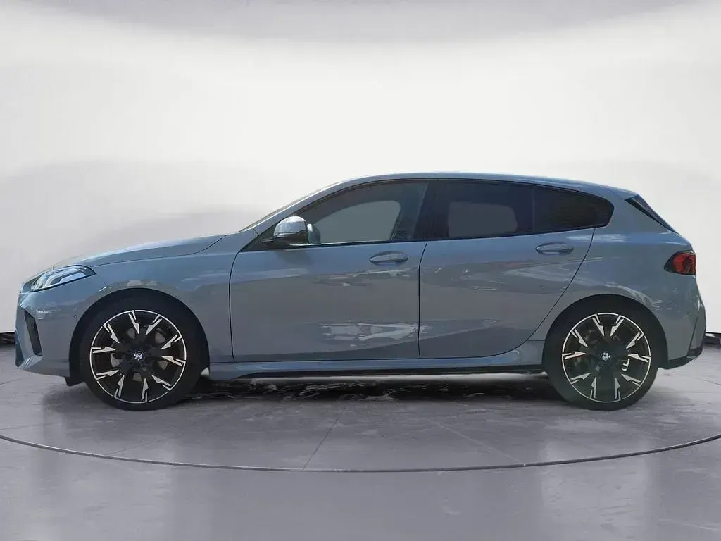 Gebraucht BMW 118 M Sport 150 PS (110 kW) 2025 Silber Kleinwagen