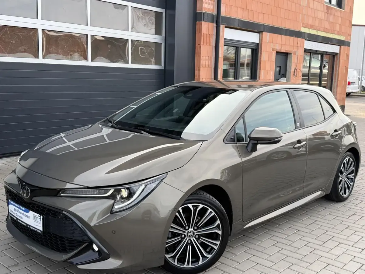 Gebraucht Toyota Corolla Team 116 PS (85 kW) 2020 Braun Limousine
