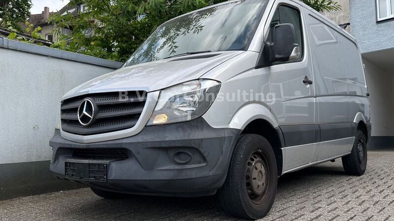 Silber Gebraucht 2018 Mercedes Sprinter Van | 17.998 € - Bild 1/4