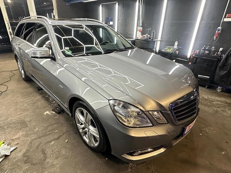 Grau Gebraucht 2010 Mercedes E350 Kombi | 6.200 € (Superpreis) - Bild 1/4