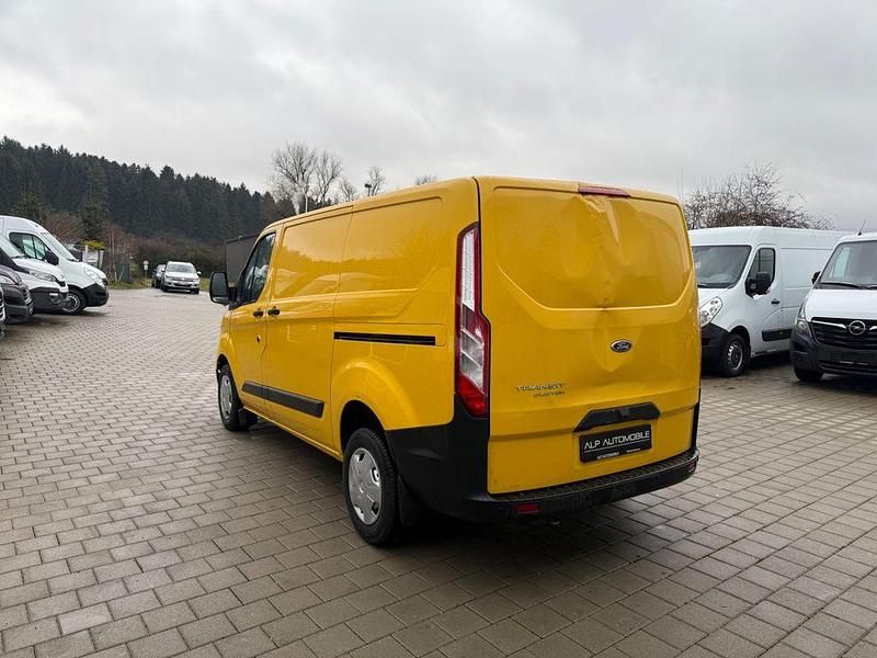 Second-hand Ford Transit Custom 131 CP (96 kW) 2020 Galben Monovolum