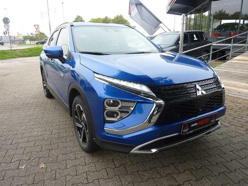 Laserblau Gebraucht 2022 Mitsubishi Eclipse Cross Plus SUV | 24.500 € (Guter Preis) - Bild 1/4