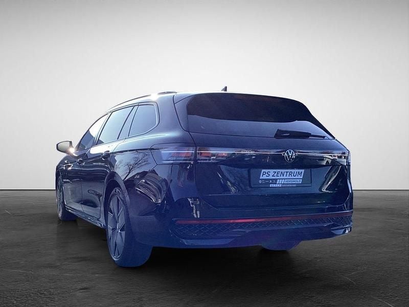 Neu VW Passat R-line 193 PS (141 kW) 2026 Grenadillschwarz metallic Kombi