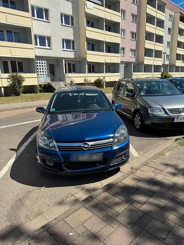 Second-hand Opel Astra 105 CP (77 kW) 2005 Albastru Hatchback