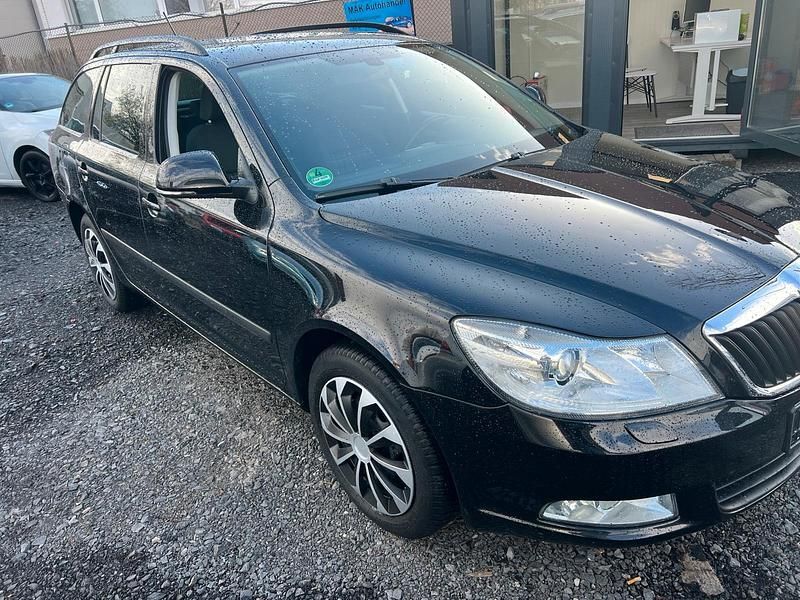 Gebraucht Skoda Octavia 105 PS (77 kW) 2012 Schwarz Kombi