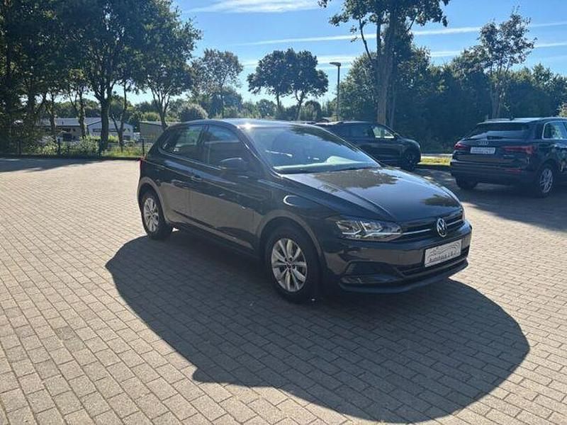 Gebraucht VW Polo Comfortline 95 PS (69 kW) 2021 Uranograu/cinza urano Limousine