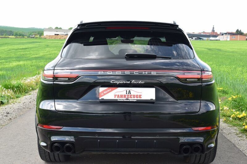 Gebraucht Porsche Cayenne Turbo Chrono 549 PS (403 kW) 2019 Schwarz SUV