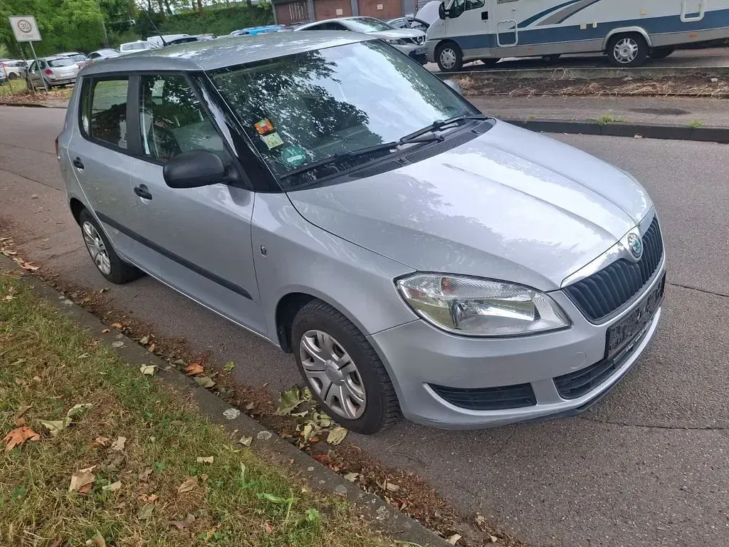Gebraucht Skoda Fabia Classic 75 PS (55 kW) 2011 Silber Limousine