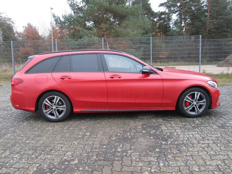 Rot Gebraucht 2016 Mercedes C200 AMG line Kombi | 18.995 € (Fairer Preis) - Bild 1/4