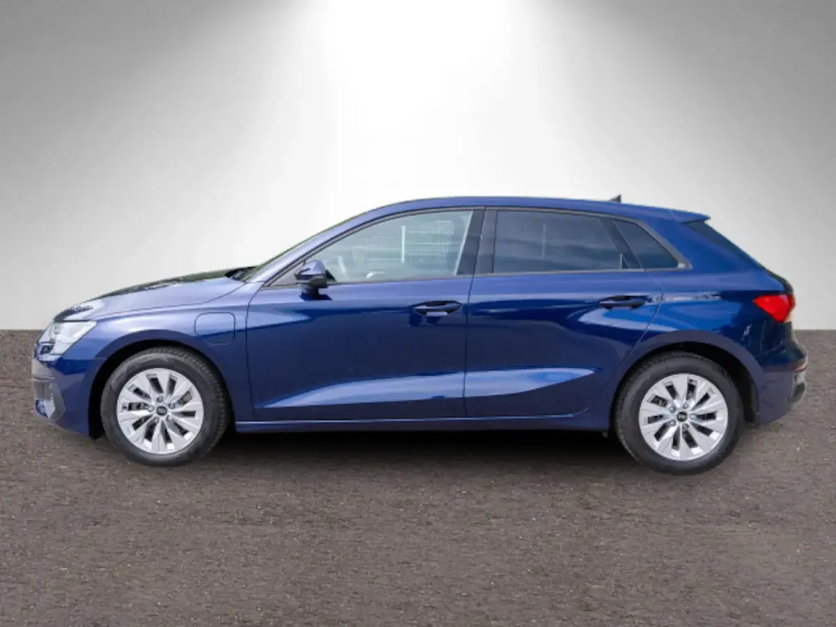 Gebraucht Audi A3 Sportback e-tron S-Line 204 PS (150 kW) 2023 Navarrablau metallic Kleinwagen