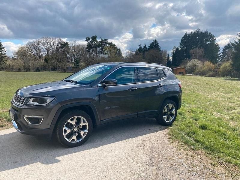 Gebraucht Jeep Compass Limited 170 PS (125 kW) 2020 Grau SUV