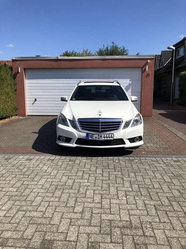 Gebraucht 2010 Mercedes E500 Avantgarde Kombi | 24.900 € (Fairer Preis) - Bild 1/4