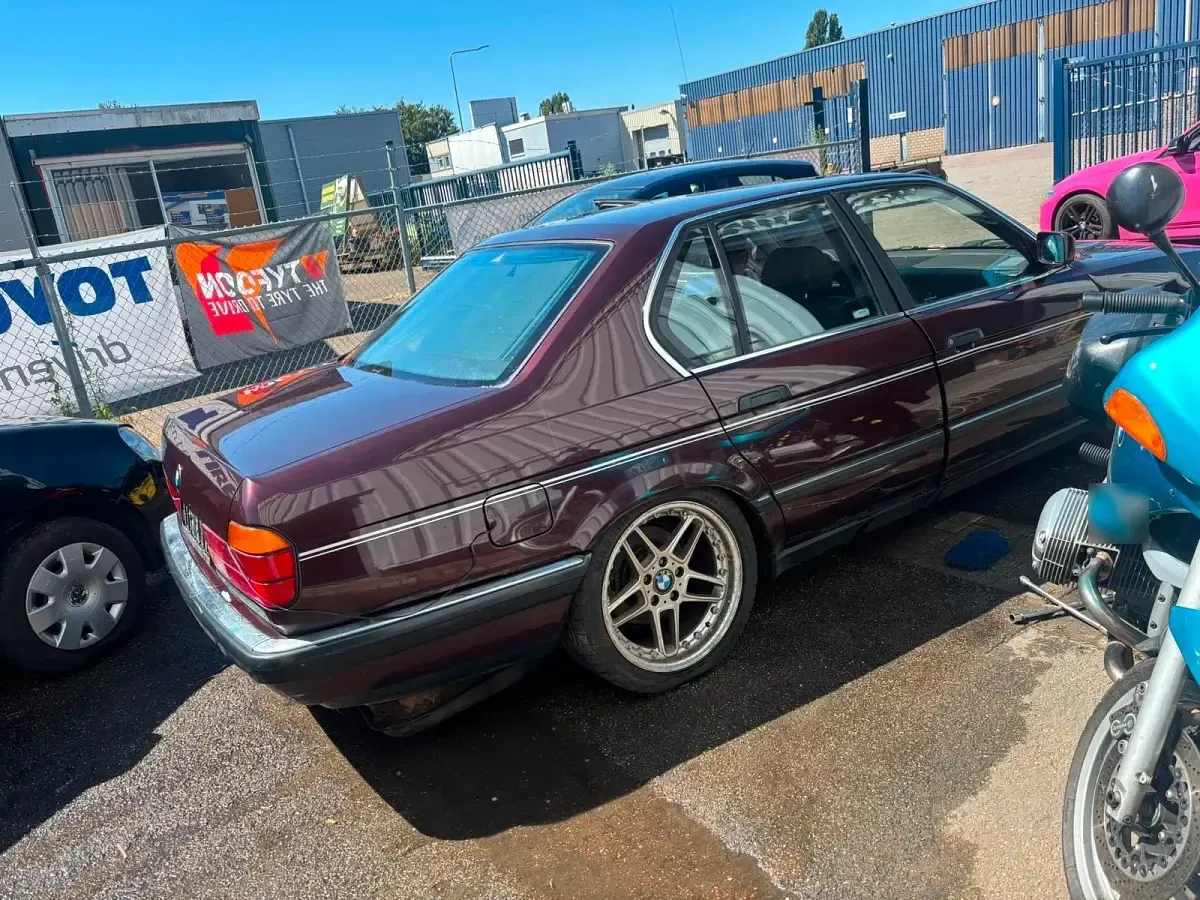 Gebraucht BMW 750 1993 Rot Limousine