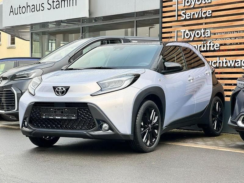 Neu Toyota Aygo X Edition 72 PS (52 kW) 2025 Silber SUV