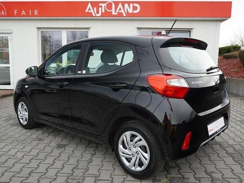 Gebraucht Hyundai i10 Select 67 PS (49 kW) 2021 Schwarz Kleinwagen