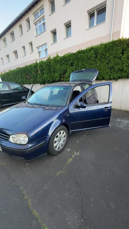Blau Gebraucht 2003 VW Golf IV Kleinwagen | 1.050 € (Guter Preis) - Bild 1/4