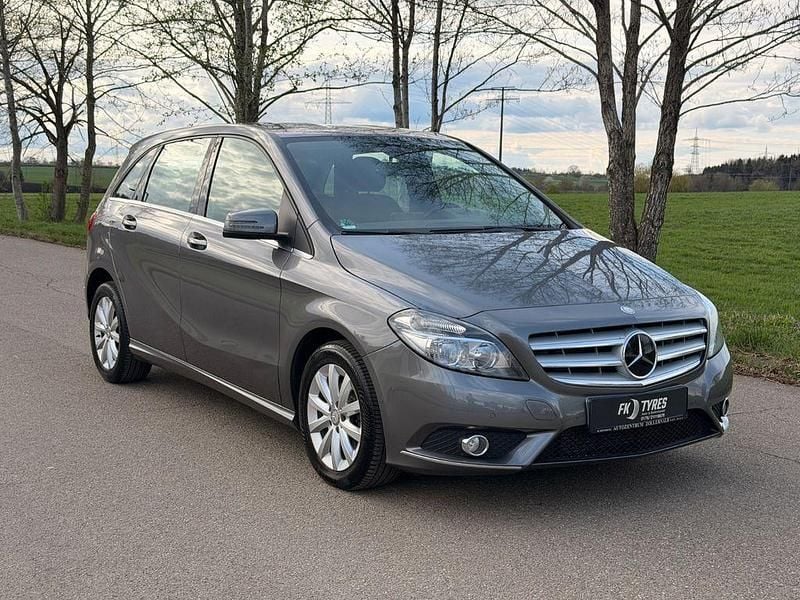 Gebraucht Mercedes B200 156 PS (114 kW) 2014 Grau Van / Kleinbus