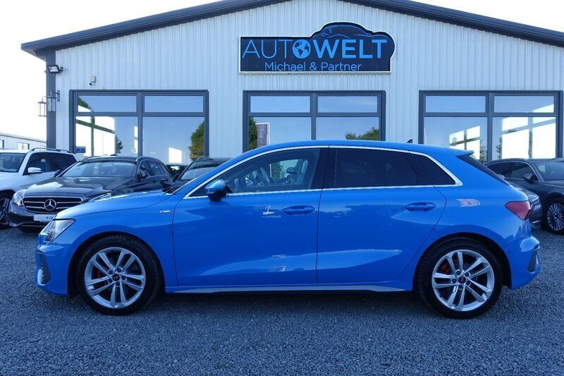 Turboblau Gebraucht 2020 Audi A3 Sportback S-Line Limousine | 21.480 € (Teuer) - Bild 1/4