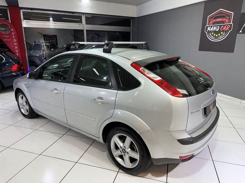 Używany Ford Focus Ghia 145 KM (106 kW) 2006 Srebrny Sedan/Limuzyna