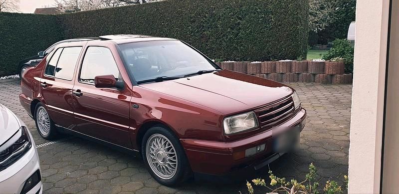 Gebraucht VW Vento 75 PS (55 kW) 1996 Rot Limousine