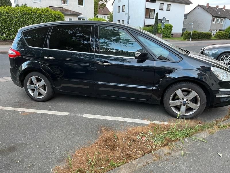 Schwarz Gebraucht 2012 Ford S-MAX Van / Kleinbus | 7.300 € (Fairer Preis) - Bild 1/4