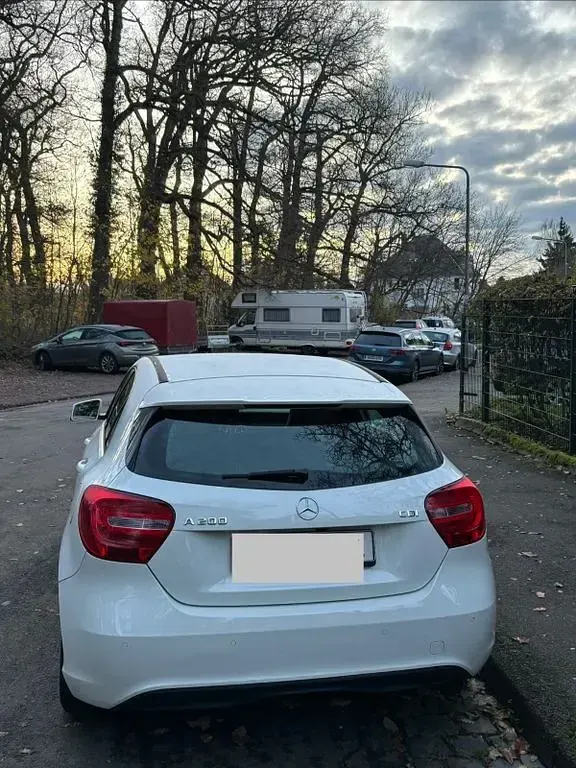 Gebraucht Mercedes A200 136 PS (100 kW) 2014 Weiß Kleinwagen