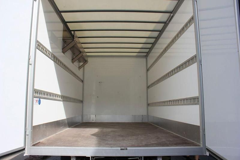 Gebraucht VW Crafter 163 PS (119 kW) 2024 Candyweiß Van