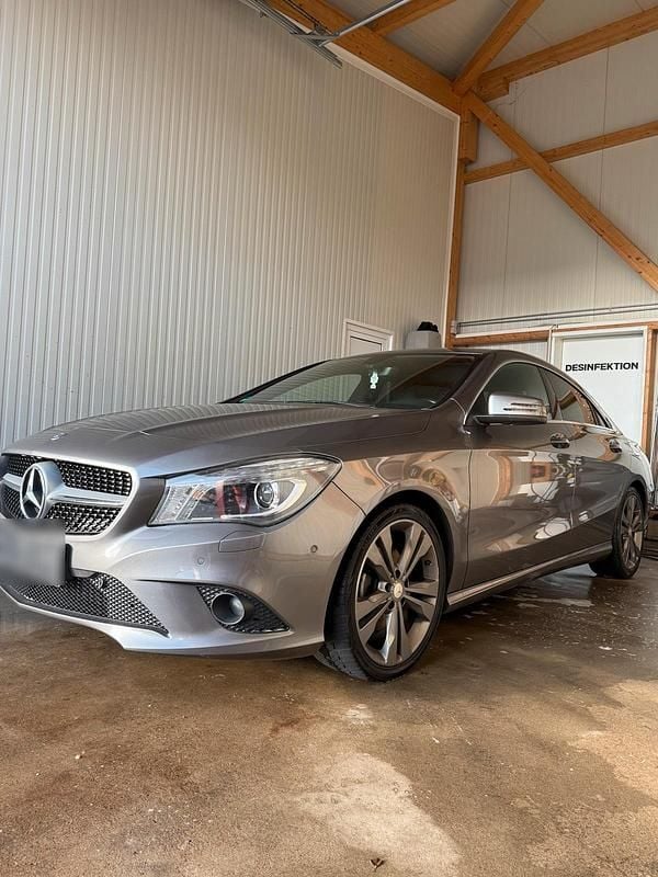 Grau Gebraucht 2017 Mercedes CLA180 Limousine | 15.000 € (Fairer Preis) - Bild 1/4