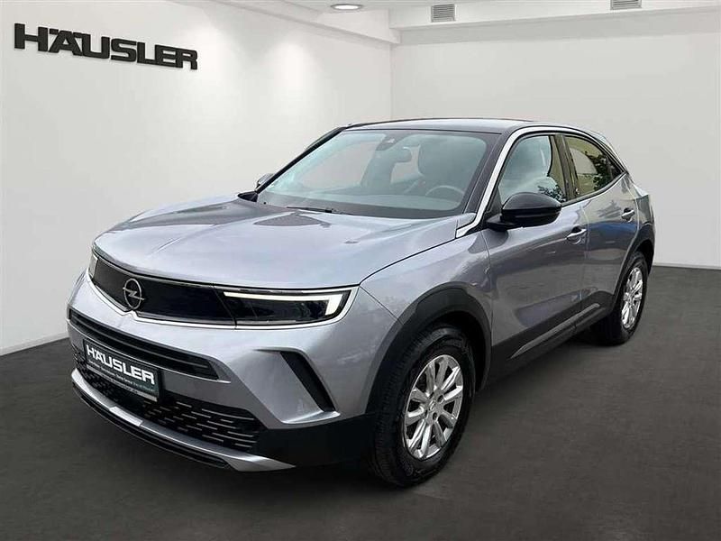 Quarz silber (metallic) Gebraucht 2021 Opel Mokka-e Edition SUV | 17.470 € (Fairer Preis) - Bild 1/4