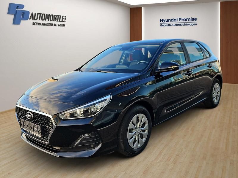 Gebraucht Hyundai i30 101 PS (74 kW) 2019 Rot Limousine