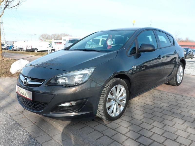 Gebraucht Opel Astra Active 140 PS (102 kW) 2014 Grau Limousine