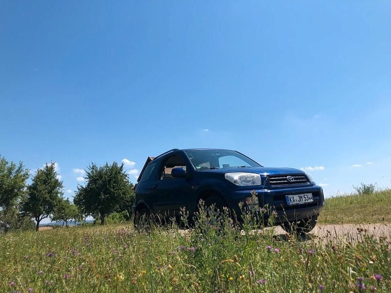 Blau Gebraucht 2002 Toyota RAV4 SUV | 3.000 € (Superpreis) - Bild 1/4