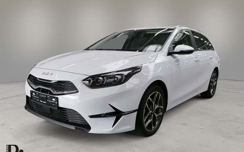 Weiß Gebraucht 2024 Kia Ceed Sportswagon Spirit Kombi | 22.995 € (Superpreis) - Bild 1/4