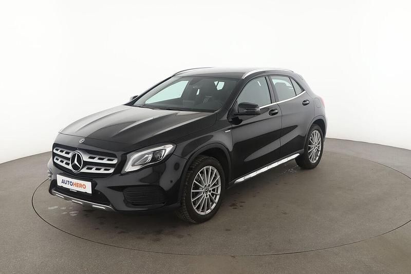 Schwarz Gebraucht 2017 Mercedes GLA220 AMG line SUV | 25.290 € (Fairer Preis) - Bild 1/3