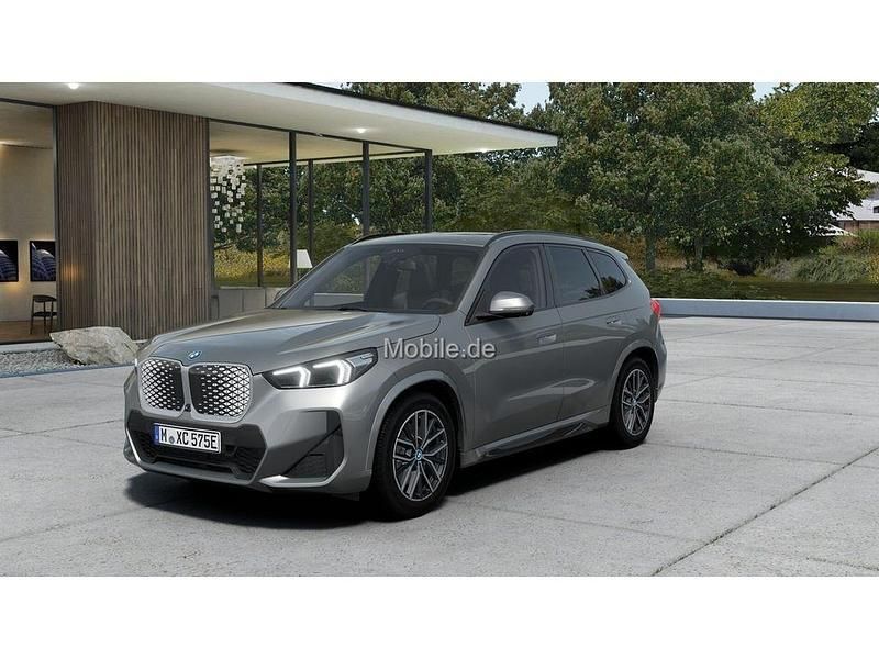 Silber Neu 2025 BMW iX1 M Sport SUV | 50.890 € (Fairer Preis) - Bild 1/4