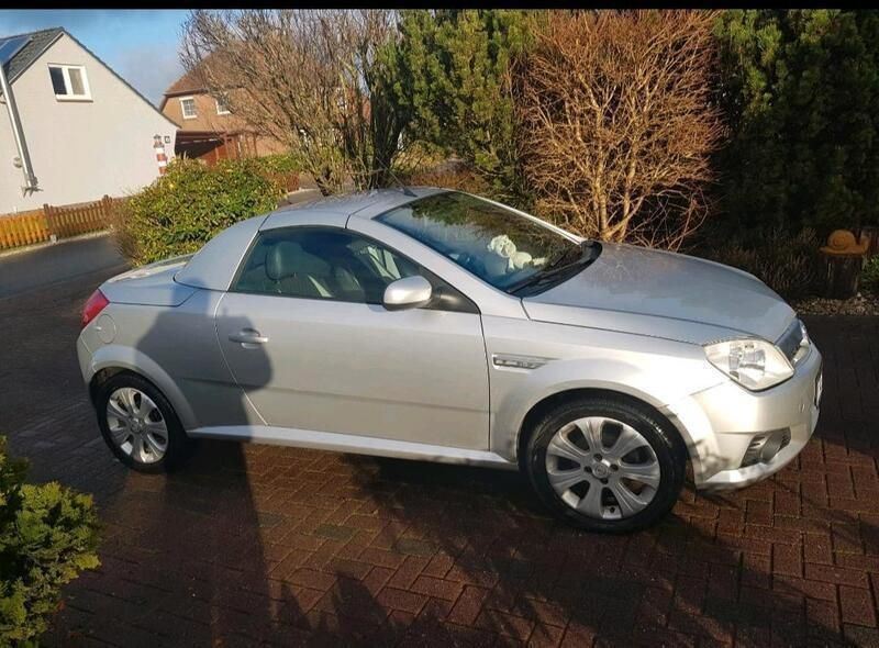 Silber Gebraucht 2008 Opel Tigra Cabrio | 2.200 € (Guter Preis) - Bild 1/4
