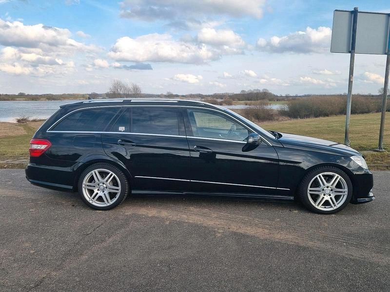 Gebraucht Mercedes E220 AMG 170 PS (125 kW) 2012 Schwarz Kombi