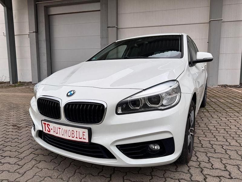 Gebraucht BMW 220 Active Tourer Sport Line 192 PS (141 kW) 2017 Weiß Van / Kleinbus