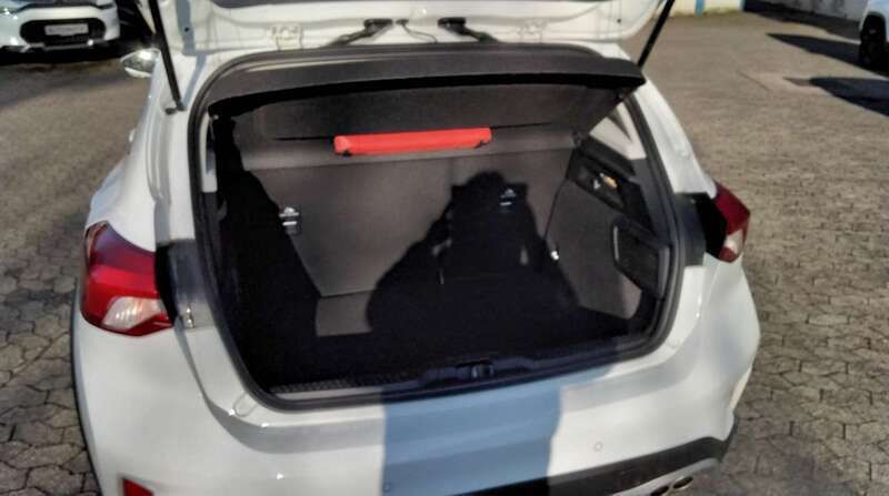 Gebraucht Ford Focus Active 125 PS (91 kW) 2021 Frostweiß Kleinwagen