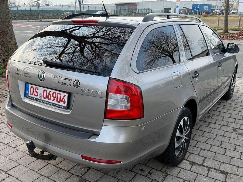 Gebraucht Skoda Octavia Active 105 PS (77 kW) 2012 Beige Kombi