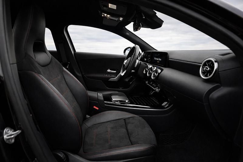 Gebraucht Mercedes A250 AMG line 224 PS (164 kW) 2021 Schwarz Limousine