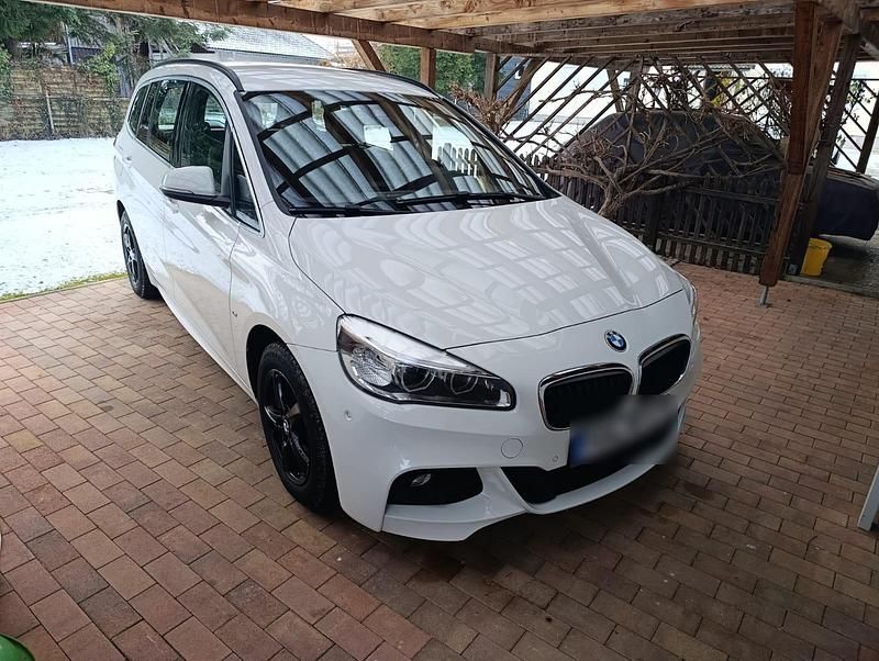 Weiß Gebraucht 2017 BMW 218 Kombi | 14.500 € (Teuer) - Bild 1/4