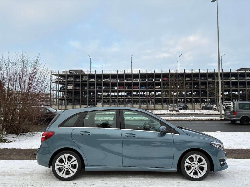 Gebraucht Mercedes B180 Urban 109 PS (80 kW) 2015 Helblau Van / Kleinbus
