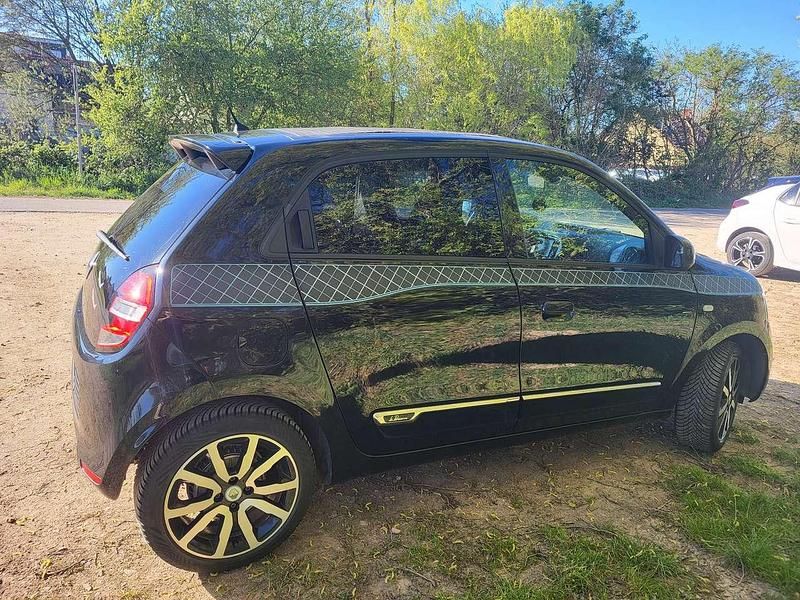 Używany Renault Twingo 90 KM (66 kW) 2018 Czarny Hatchback
