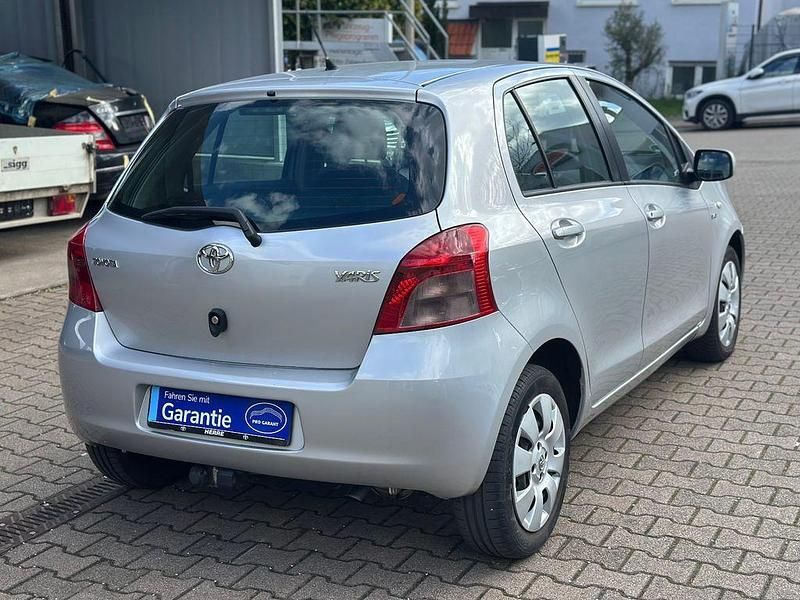 Gebraucht Toyota Yaris Sol 90 PS (66 kW) 2007 Silber Kleinwagen