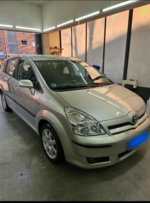 Silber Gebraucht 2006 Toyota Corolla Verso Van / Kleinbus | 7.000 € (Etwas zu teuer) - Bild 1/4