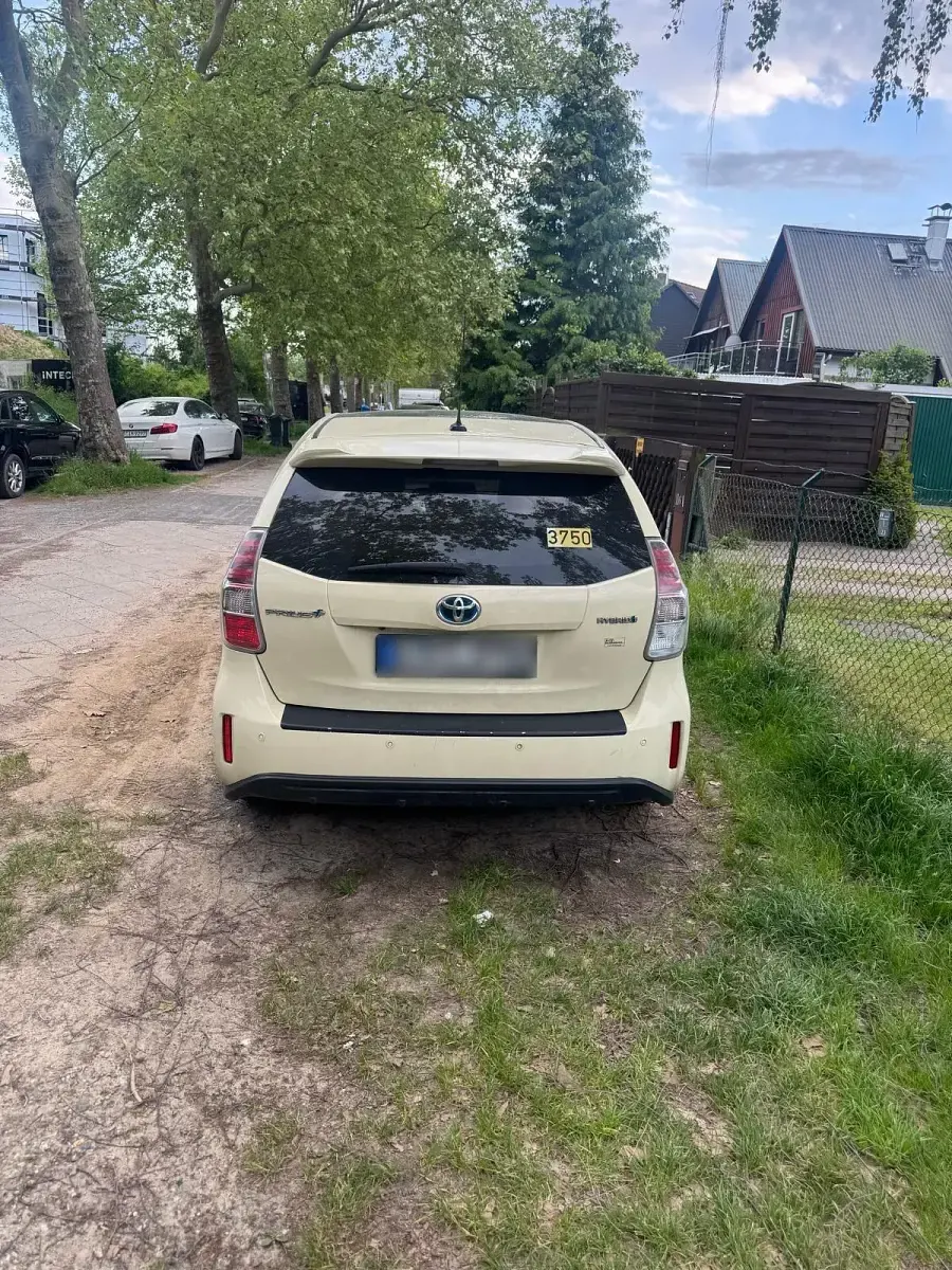 Gebraucht Toyota Prius+ 100 PS (73 kW) 2021 Weiß Van / Kleinbus