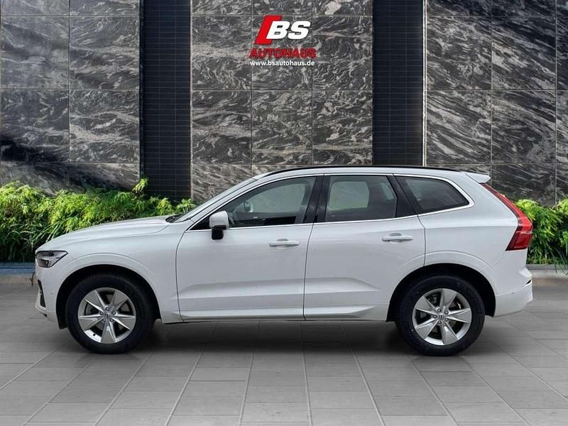Gebraucht Volvo XC60 Momentum 197 PS (144 kW) 2022 Ice white, solid SUV