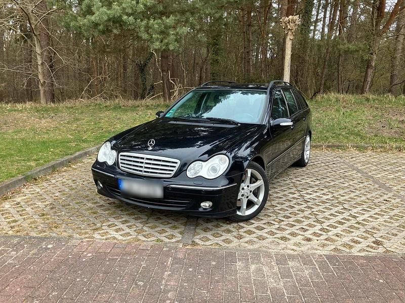 Gebraucht Mercedes C320 224 PS (164 kW) 2005 Blau Kombi